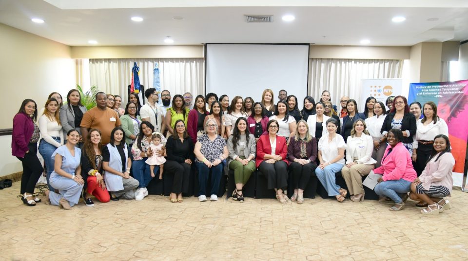 l Ministerio de Salud Pública (MSP), el Servicio Nacional de Salud (SNS) y el Consejo Nacional para la Niñez y la Adolescencia (Conani), con el apoyo del Fondo de Población de las Naciones Unidas (UNFPA), trabajan en la elaboración de un plan para fortalecer la atención integral a adolescentes, orientado a la reducción de los embarazos en ese segmento de la población.