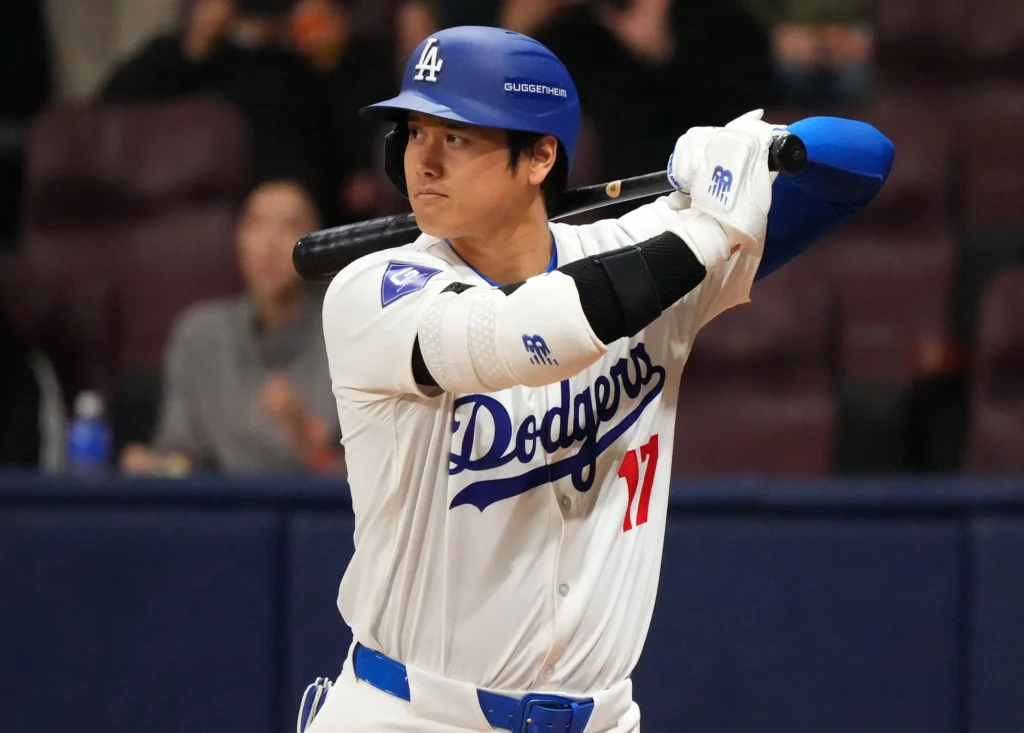 Shohei Otani conectó su vigésimo jonrón de la temporada, con lo cual lidera las Grandes Ligas, y Los Dodgers de los Angeles derrotaron el martes 9-5 a los Guardianes de Cleveland.