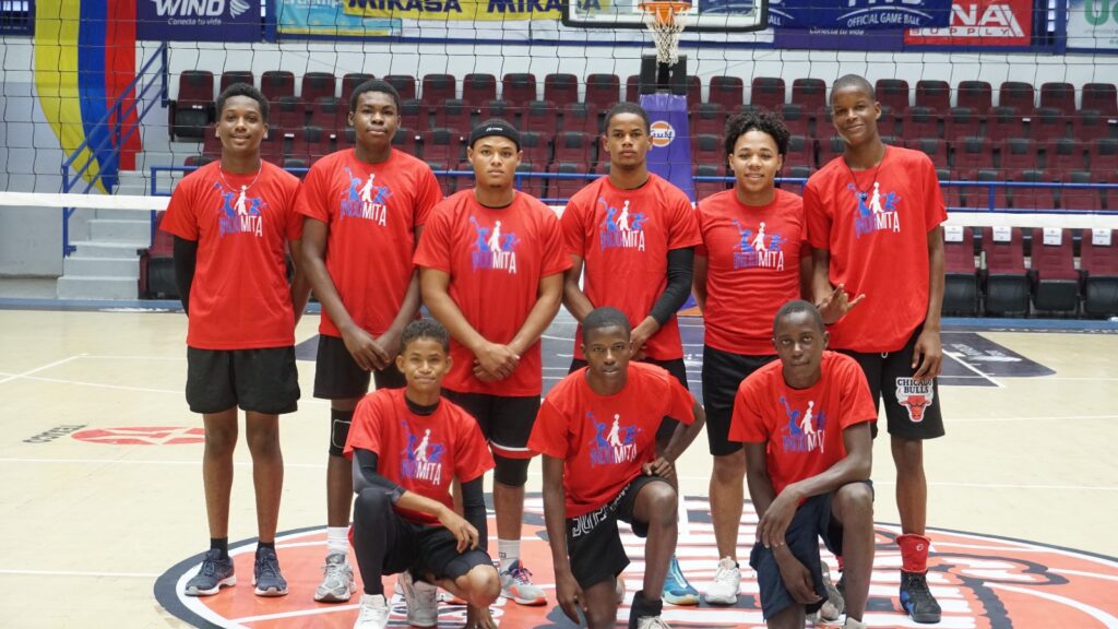La Asociación de Voleibol de La Romana (Asovolaro) inauguró este martes la séptima edición del torneo de clubes Romana Internacional Voleibol Open 2025 (Rivo).