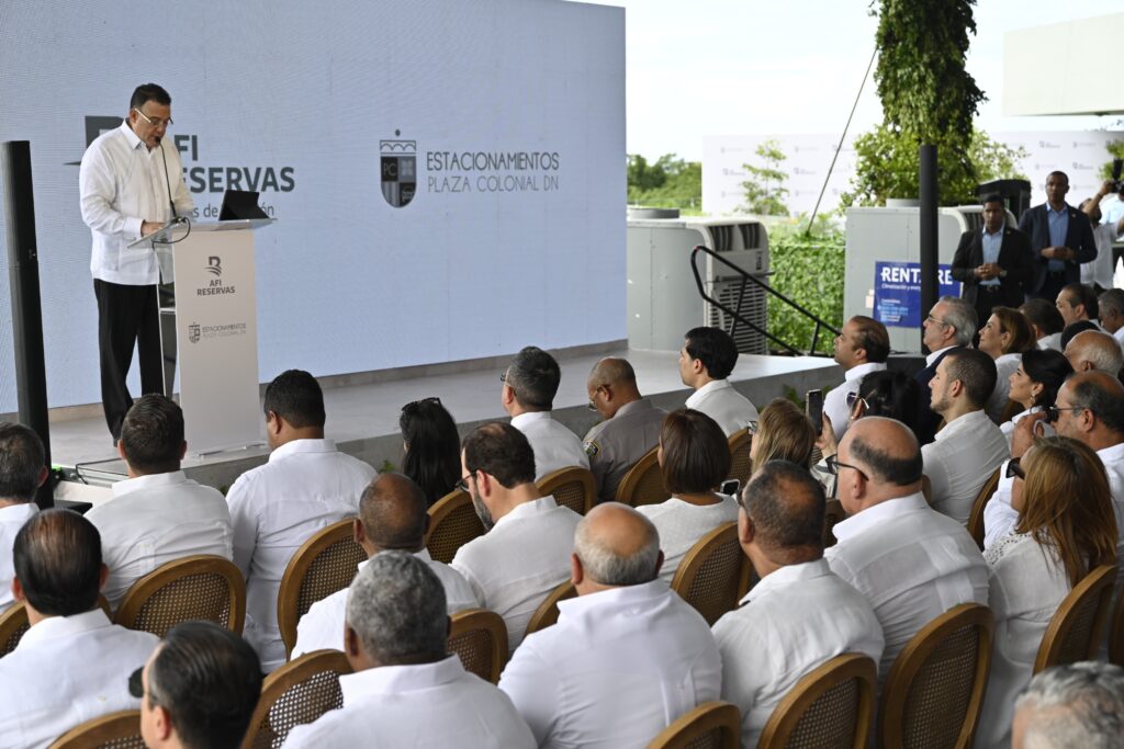 En un acto encabezado por el presidente Luis Abinader, fue
inaugurado el edificio mixto de Parqueo Plaza Zona Colonial, construido con una
inversión del Fondo Cerrado de Desarrollo Reservas Uno de AFI Reservas,
ascendente a US$16 millones.