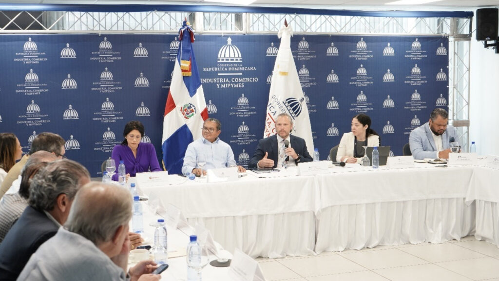 En la celebración de la cuarta reunión ordinaria del Consejo Directivo del Consejo Nacional de Zonas Francas de Exportación (CNZFE) fueron aprobados los permisos de instalación para 11 nuevas empresas de zonas francas, las cuales proyectan la generación de 1,162 empleos directos con una inversión estimada que supera los USD 14.16 millones.