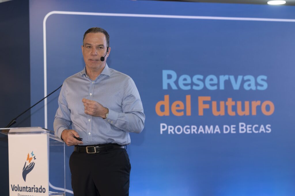 El Voluntariado Banreservas entregó 84 becas universitarias a bachilleressobresalientes de escuelas públicas, para un total de 249 alumnos beneficiadosen las tres ediciones del programa Reservas del Futuro