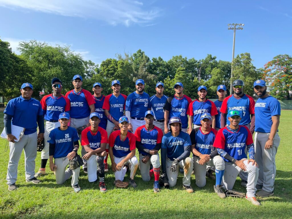  Los combinados de la UASD y Unapec avanzaron a la serie final de la cuarta versión del torneo de Béisbol Universitario, tras dejar en el camino a los equipos Ucateba y la Pucmm en las semifinales del certamen que organiza la Dirección del Comisionado Nacional de Béisbol, en opción a la Copa BanReservas.