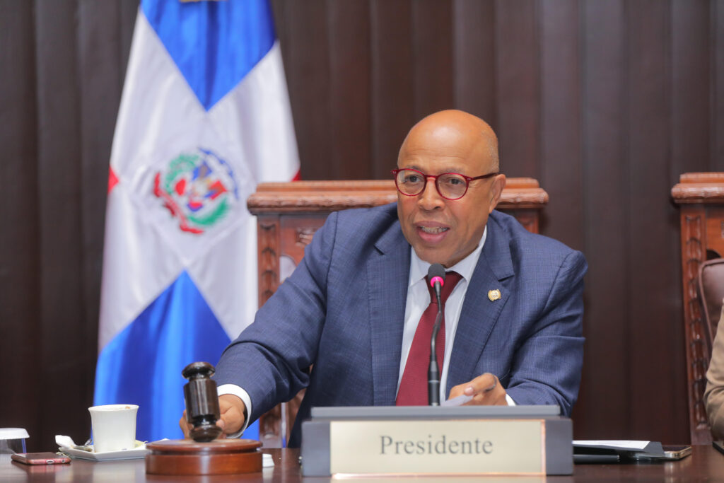El presidente de la Cámara de Diputados, Alfredo Pacheco, informó este miércoles, previo al inicio de los trabajos legislativos, que ese órgano del Poder Legislativo estará abocado a producir modificaciones al Reglamento Interno, al Manual de Técnica Legislativa y al Manual del Procedimiento Legislativo,