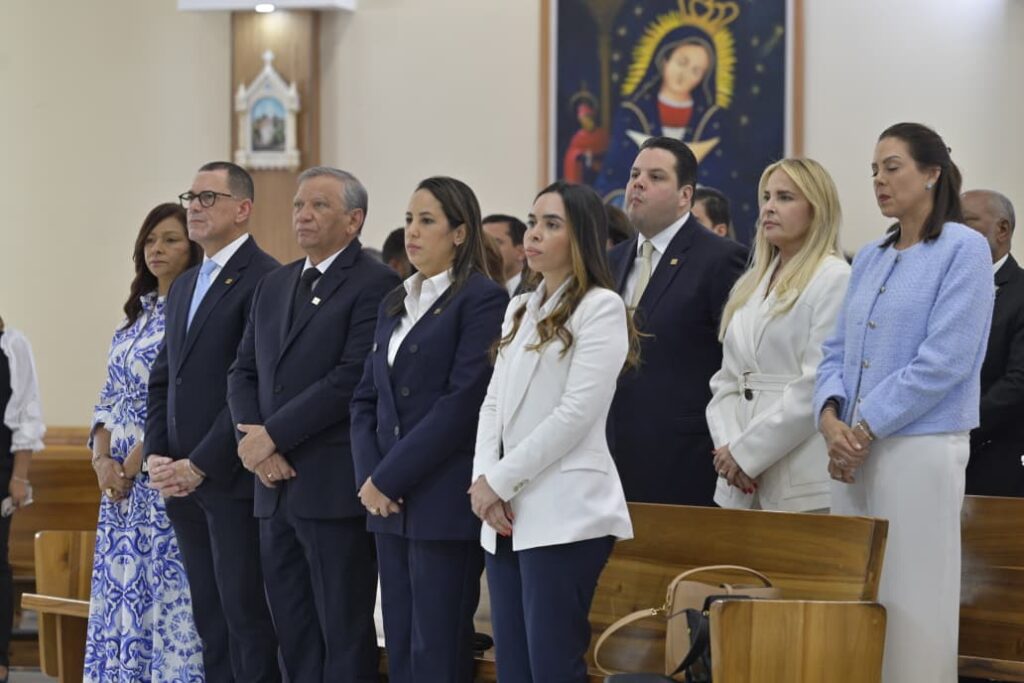 La Administradora de Riesgos de Salud ARS Reservas celebró una Misa de Acción de
Gracias en la parroquia El Buen Pastor, del Distrito Nacional, con motivo de su
vigésimo tercer aniversario.