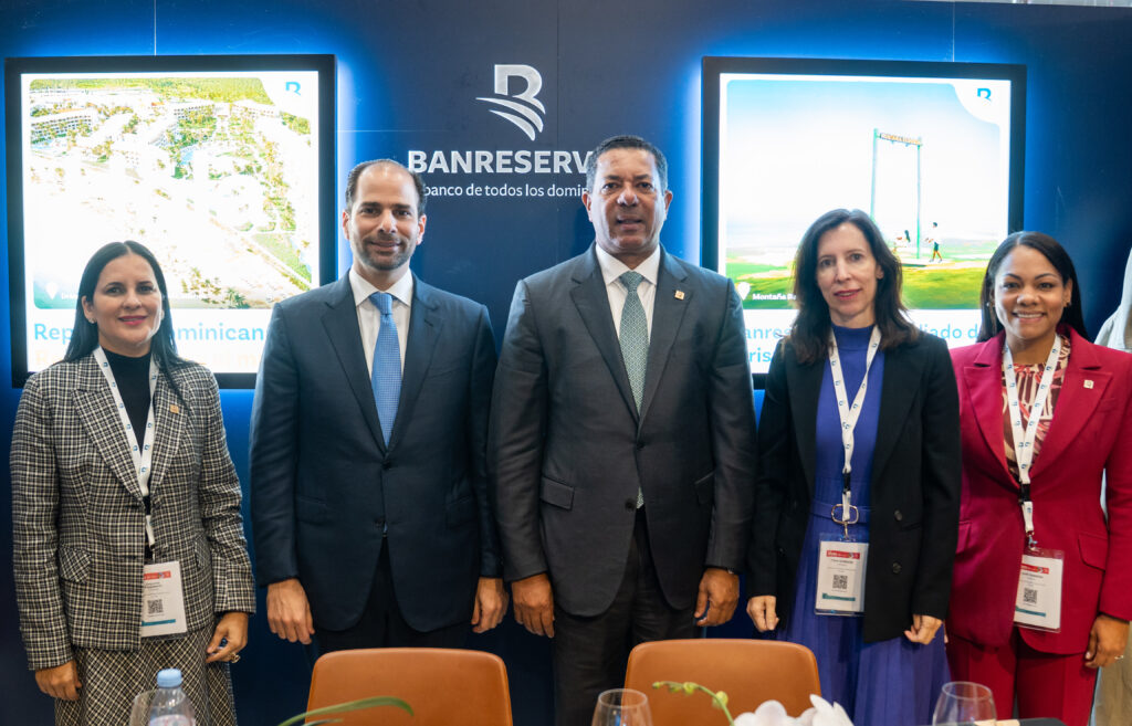 El Banco de Reservas reafirmó su liderazgo como principal financiador del
turismo en Miches, tras sostener negociaciones estratégicas con inversionistas
internacionales en el marco de la feria turística International French Travel Market
(IFTM) – Top Resa 2025.