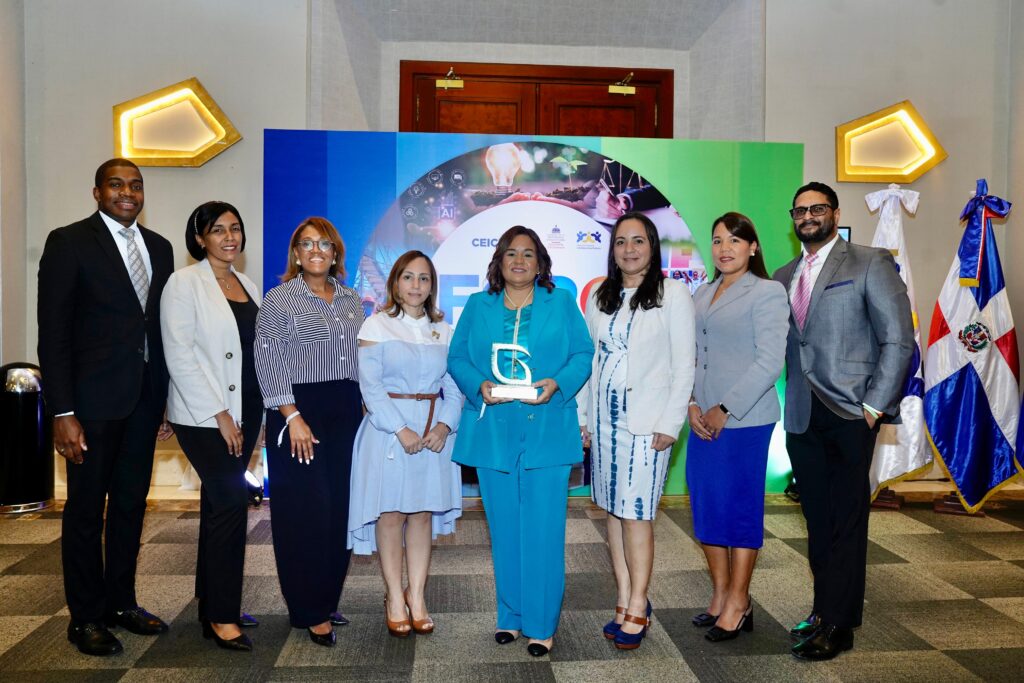 – El Instituto Dominicano de las Telecomunicaciones (INDOTEL) fue reconocido por la Dirección General de Contrataciones Públicas (DGCP) y el Ministerio de Medio Ambiente y Recursos Naturales por la correcta aplicación de la Política de Compras Verdes en sus procesos administrativos y de adquisiciones bienes y servicios.