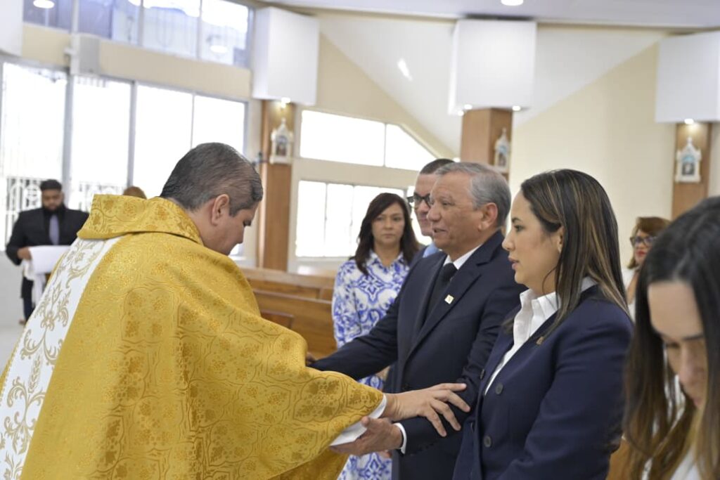 La Administradora de Riesgos de Salud ARS Reservas celebró una Misa de Acción de
Gracias en la parroquia El Buen Pastor, del Distrito Nacional, con motivo de su
vigésimo tercer aniversario.