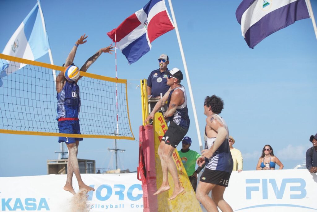  Las duplas de Estados Unidos y Puerto Rico se alzaron este domingo con los máximos honores en la conclusión de la novena edición del Clásico de Voleibol de Voleibol de Playa Punta Cana Norceca.
