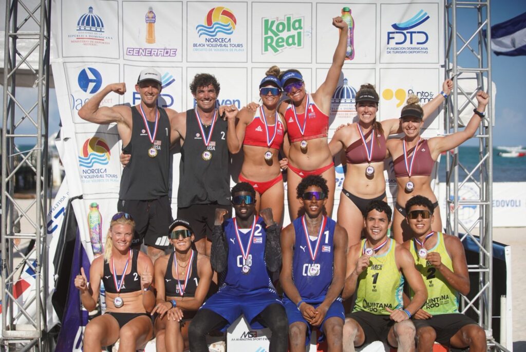  Las duplas de Estados Unidos y Puerto Rico se alzaron este domingo con los máximos honores en la conclusión de la novena edición del Clásico de Voleibol de Voleibol de Playa Punta Cana Norceca.