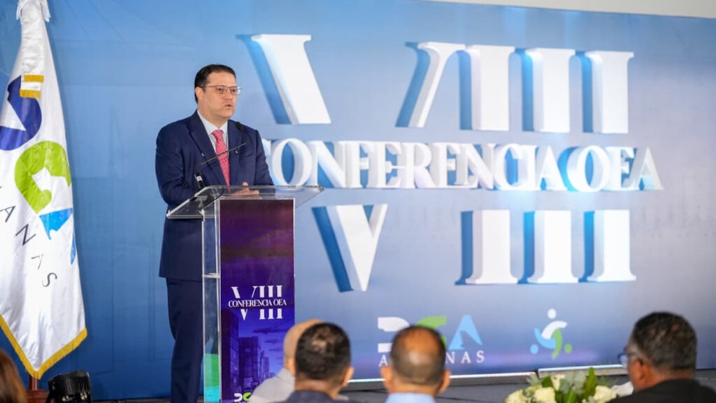  La República Dominicana cuenta ya con 685 empresas certificadas como Operador Económico Autorizado (OEA), por la Dirección General de Aduanas (DGA), una clara señal del desarrollo y el fortalecimiento comercial del país.