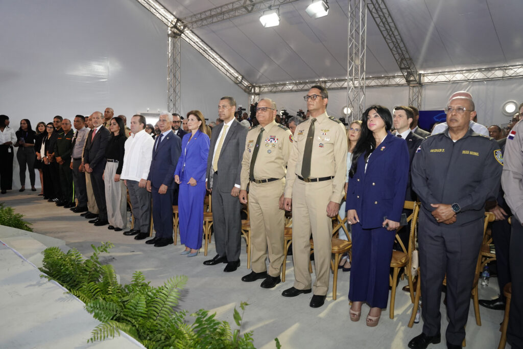 En un esfuerzo interinstitucional, la vicepresidenta de la República Raquel Peña, junto al titular del Consejo Directivo del Instituto Dominicano de las Telecomunicaciones (INDOTEL), Guido Gómez Mazara, encabezó la primera prueba técnica del Sistema Nacional de