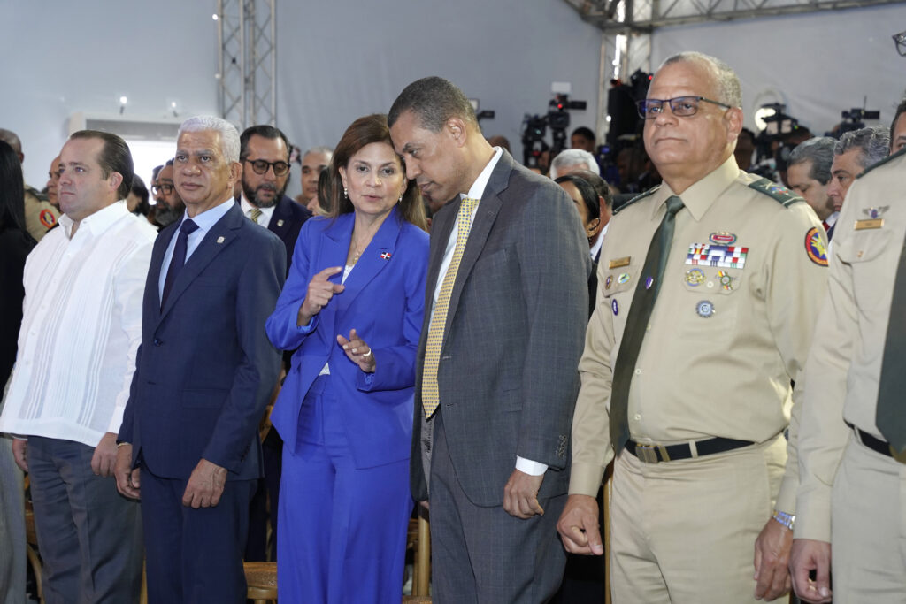 En un esfuerzo interinstitucional, la vicepresidenta de la República Raquel Peña, junto al titular del Consejo Directivo del Instituto Dominicano de las Telecomunicaciones (INDOTEL), Guido Gómez Mazara, encabezó la primera prueba técnica del Sistema Nacional de