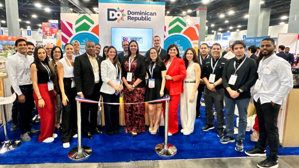 La República Dominicana, a través del Centro de Exportación e Inversión (ProDominicana), logró importantes resultados en la feria Américas Food & Beverage Show 2025, celebrada en Miami Beach Convention Center, donde 13 compañías dominicanas exhibieron la calidad y diversidad de la oferta exportable nacional. 