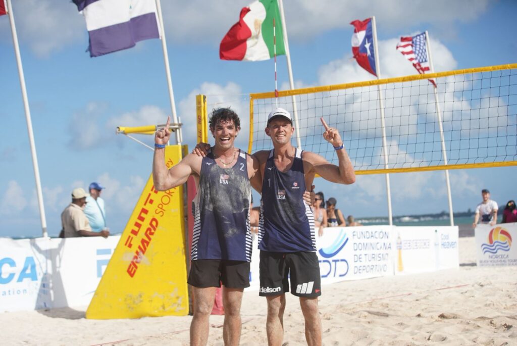  Las duplas de Estados Unidos y Puerto Rico se alzaron este domingo con los máximos honores en la conclusión de la novena edición del Clásico de Voleibol de Voleibol de Playa Punta Cana Norceca.