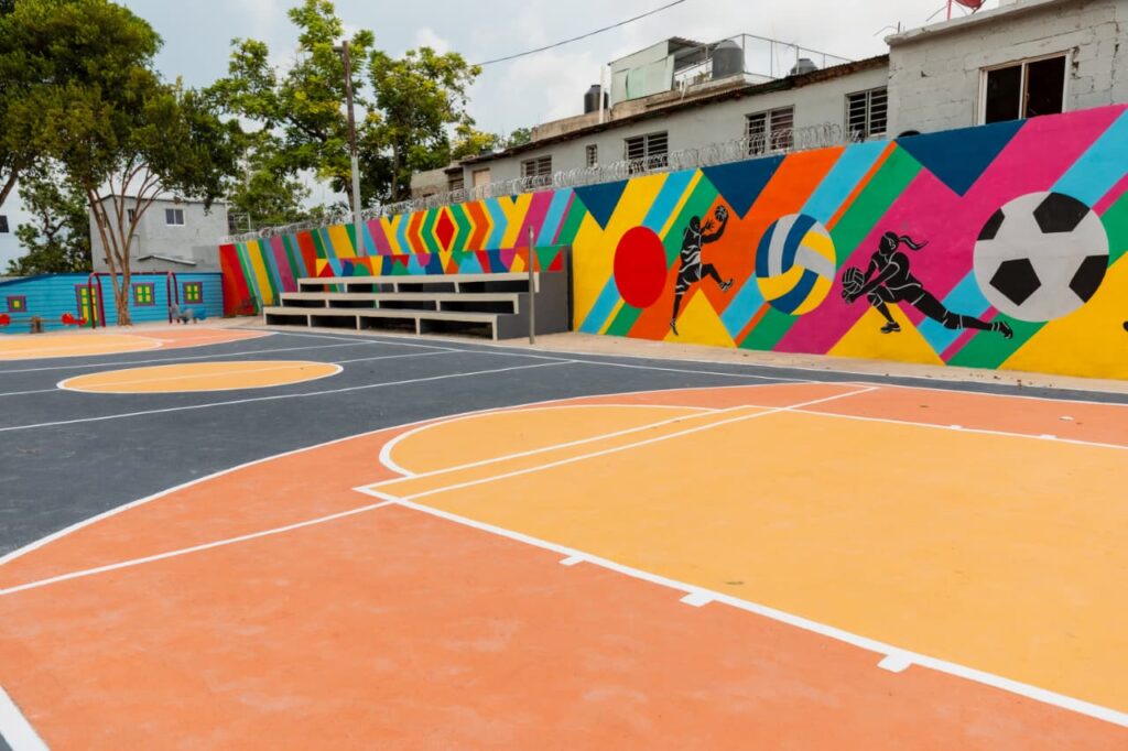 Carolina Mejía inauguró el Centro Comunal Dionisio Amparo en la comunidad de Fundación, un lugar en el que los moradores podrán esparcirse a través del ejercicio, la práctica del deporte y otras actividades lúdicas.