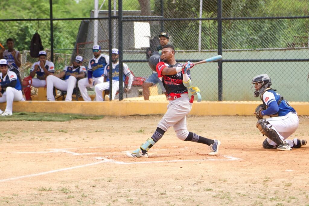 El round robin semifinal de la Liga Nacional de Verano vivió un intenso fin de semana, donde los Atléticos de Puerto Plata reafirmaron su condición de favoritos al ganar dos de sus compromisos y cerrar con marca de 3-1, quedando a un paso de la serie final.