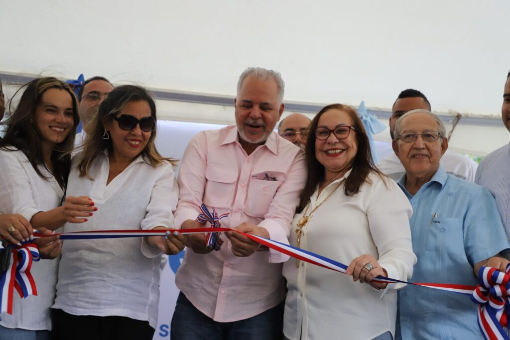  La Empresa de Generación Hidroeléctrica Dominicana (EGEHID) entregó reconstruida y asfaltada la carretera El Flaire-Yerba de Culebra, en el municipio de Sabana Iglesia, provincia de Santiago, una obra de alto impacto para la población, que de inmediato percibe una mejoría de la calidad de vida.