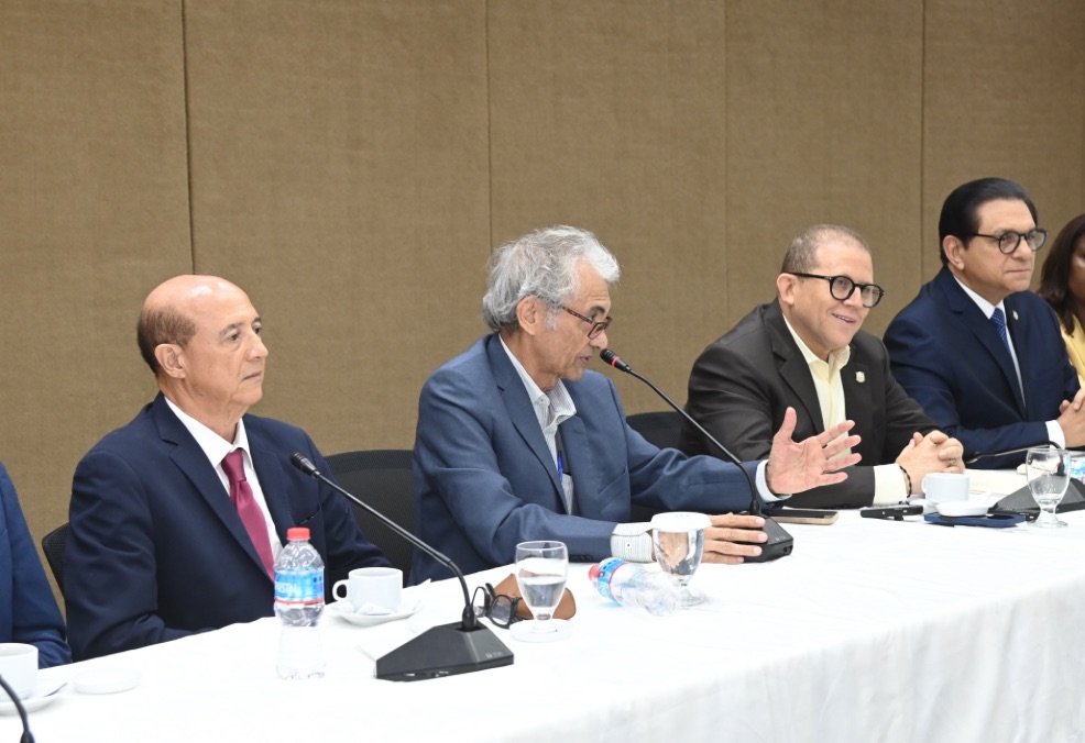 on el objetivo de reformar la Ley 87-01, que crea el Sistema Dominicano de Seguridad Social, la Comisión Bicameral que estudia el proyecto,