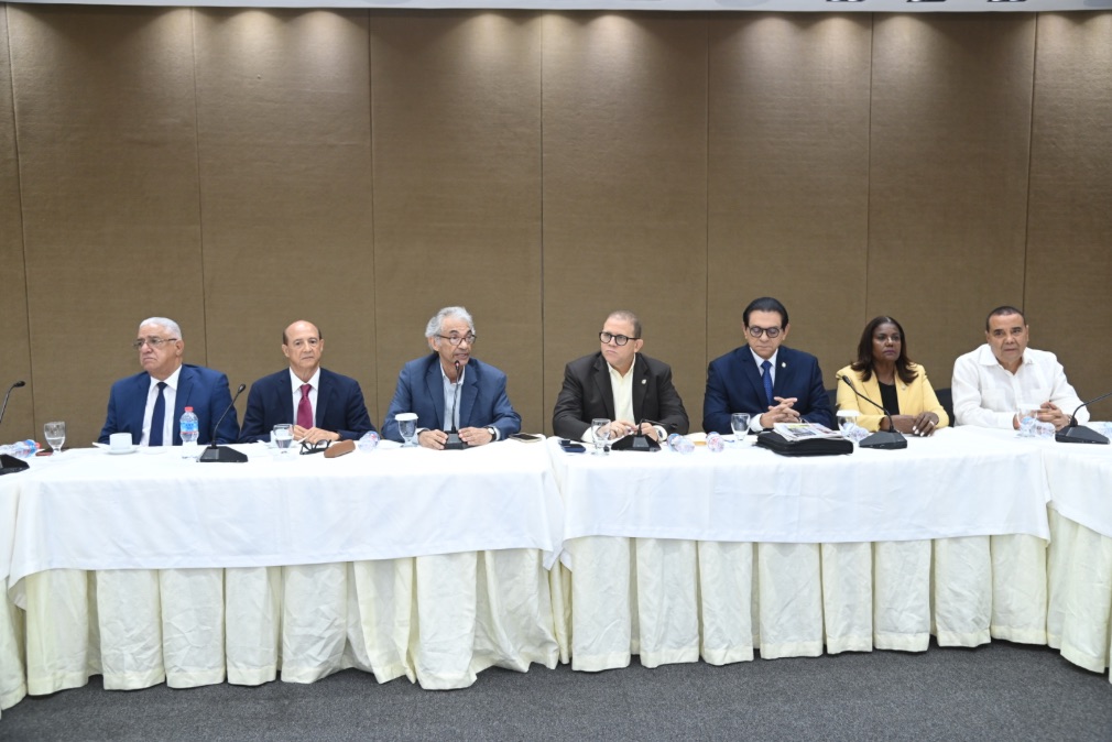 on el objetivo de reformar la Ley 87-01, que crea el Sistema Dominicano de Seguridad Social, la Comisión Bicameral que estudia el proyecto,