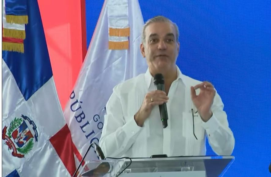 El presidente Luis Abinader dejó inaugurado este miércoles el paso a desnivel de la prolongación 27 de Febrero con avenida Isabel Aguiar, una obra esperada por décadas que marca un antes y un después