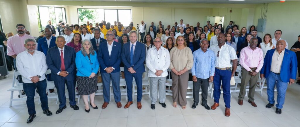 -El Instituto Nacional de Formación Técnico Profesional (INFOTEP) y el Ministerio de Industria, Comercio y Mipymes (MICM) lanzaron la iniciativa “Acceso Logístico”, un programa de formación técnico profesional que busca preparar a jóvenes dominicanos en áreas clave del sector transporte y logística, mediante el modelo ProDual (Programa de Formación Dual).