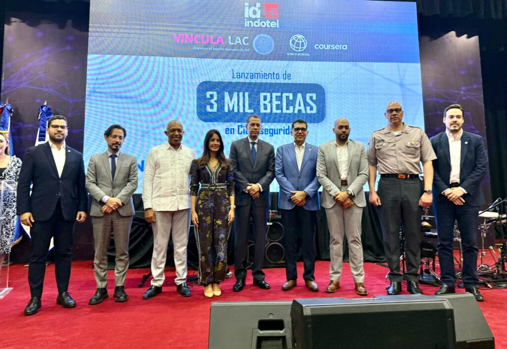 Como parte de la celebración de Mes de la Ciberseguridad, el Instituto Dominicano de las Telecomunicaciones (INDOTEL), junto al Centro Nacional de Ciberseguridad (CNCS) y la Asociación de Bancos Comerciales (ABA), realizó el lanzamiento del programa Vincula LAC, una iniciativa que habilita 3 mil becas de formación y certificación gratuitas en áreas estratégicas de la ciberseguridad. 