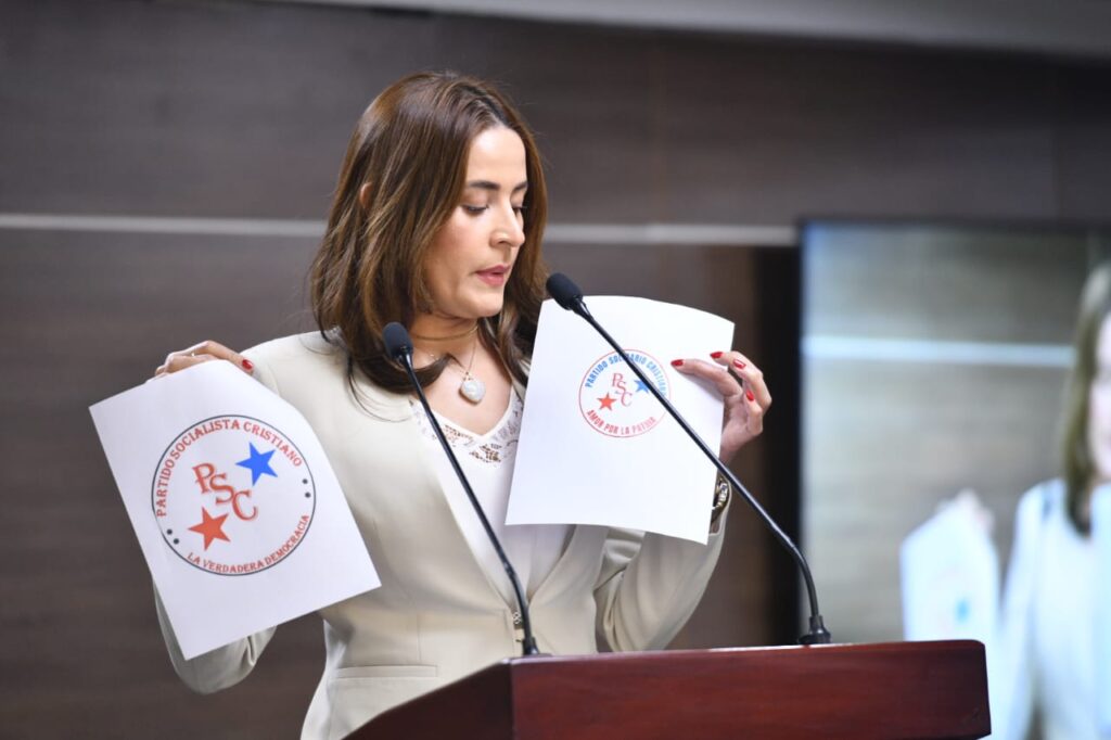 La Junta Central Electoral (JCE) celebró este martes una audiencia pública para socializar dos borradores de reglamentos: el que instituye el procedimiento para el registro de afiliaciones y desafiliaciones de miembros y el del procedimiento para el reconocimiento de partidos, agrupaciones y movimientos políticos.