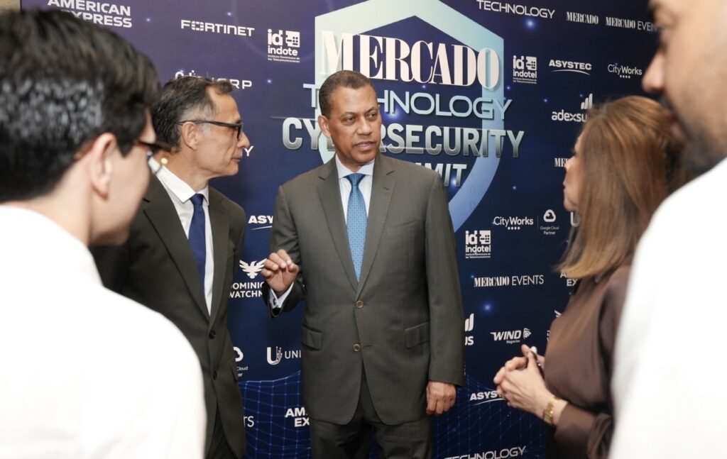 El presidente del Consejo Directivo del Instituto Dominicano de las Telecomunicaciones (INDOTEL), Guido Gómez Mazara, afirmó que el órgano regulador está estimulando procesos de formación en materia de ciberseguridad para que República Dominicana siga siendo un país seguro en términos tecnológicos y en la protección de los datos digitales.
