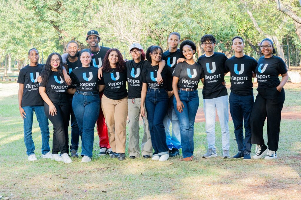Con el objetivo de amplificar la voz de adolescentes y de jóvenes dominicanos, el Fondo de las Naciones Unidas para la Infancia (UNICEF) en República Dominicana impulsa U-Report, una innovadora plataforma digital de participación gratuita, anónima y accesible, que conecta a más de 38 millones chicos y chicas en 104 países del mundo.