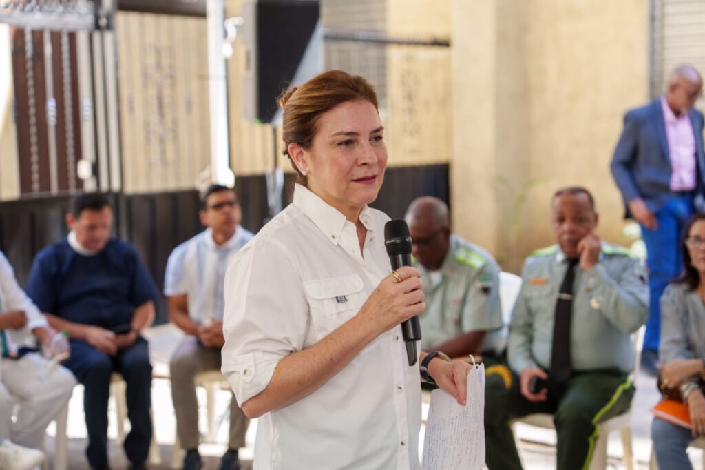 Carolina Mejía se trasladó al sector de Gazcue con el programa La Alcaldía Llega a Ti, para escuchar detalladamente las inquietudes expuestas por los residentes de esta localidad y brindó soluciones.