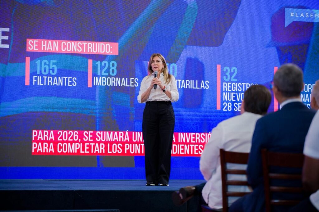 Carolina Mejía aprovechó su participación en LA Semanal para agradecer al presidente Luis Abinader por sus aportes para la mejora del drenaje pluvial en puntos vulnerables, así como también a los más de 1,500 brigadistas de la Alcaldía del Distrito Nacional que realizaron una labor formidable en la prevención y mitigación de los efectos de la tormenta tropical Melissa.