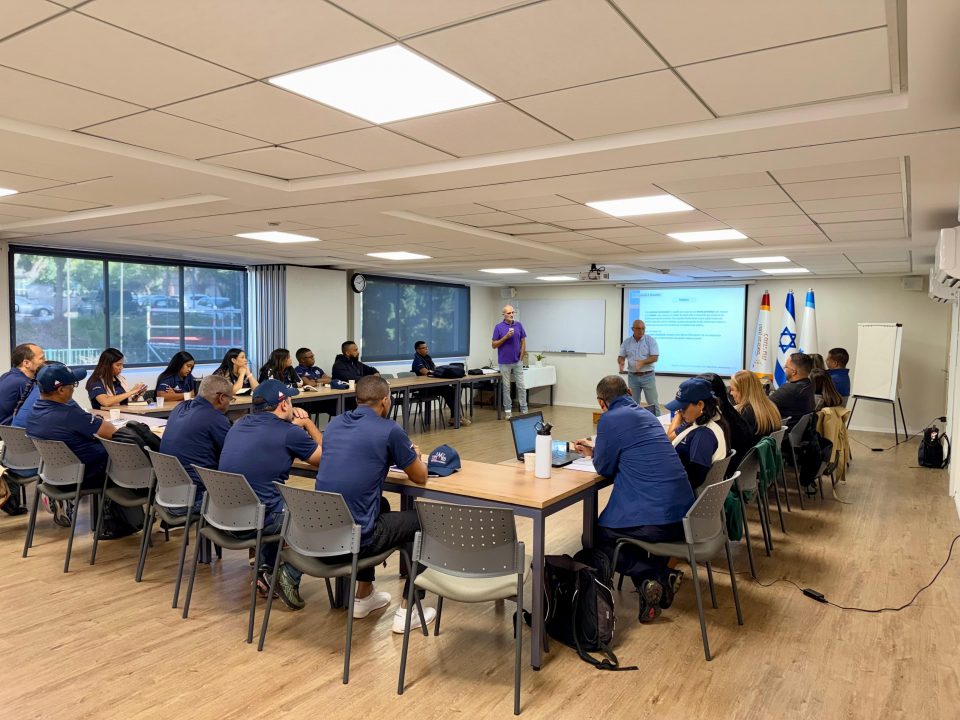 El Ministerio de Salud, a través del Viceministerio de Gestión de Riesgo y Salud Ambiental, continúa fortaleciendo la preparación del país ante emergencias y desastres mediante la participación de un equipo mixto de técnicos, pertenecientes a diferentes instituciones del área.