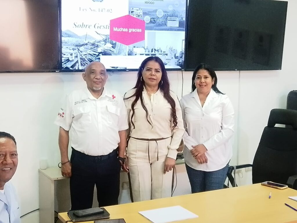 El Comité de Prevención, Mitigación y Respuesta ante Desastres (PMR) de Santo Domingo Oeste, dirigido por la vicealcaldesa Any Marte, realizó el pasado sábado 18 de octubre la capacitación “Introducción a la Gestión de Riesgos y Desastres”, con el objetivo de fortalecer la preparación del municipio ante emergencias