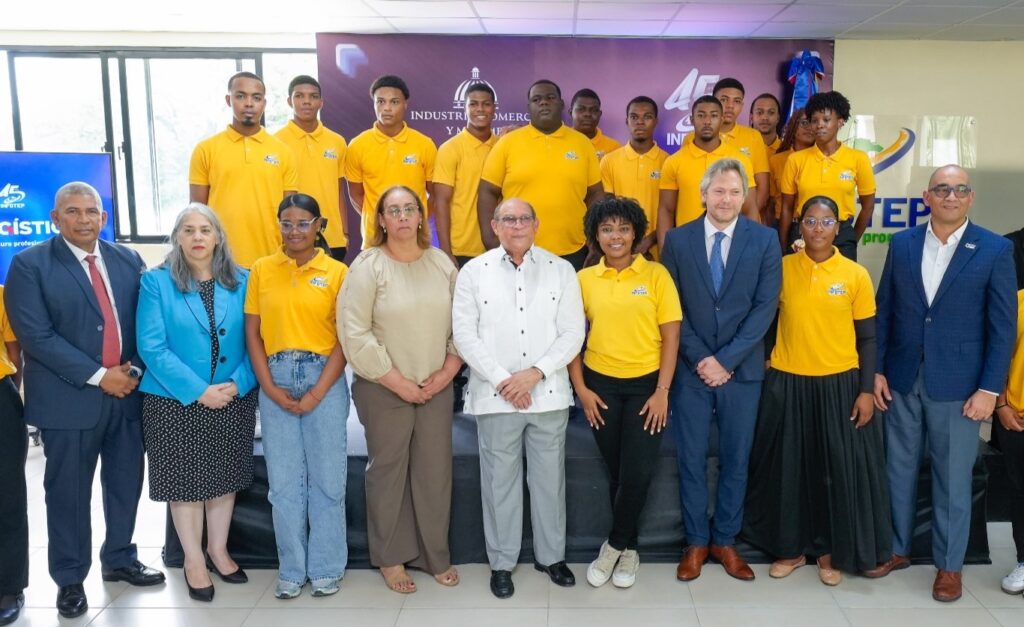 -El Instituto Nacional de Formación Técnico Profesional (INFOTEP) y el Ministerio de Industria, Comercio y Mipymes (MICM) lanzaron la iniciativa “Acceso Logístico”, un programa de formación técnico profesional que busca preparar a jóvenes dominicanos en áreas clave del sector transporte y logística, mediante el modelo ProDual (Programa de Formación Dual).