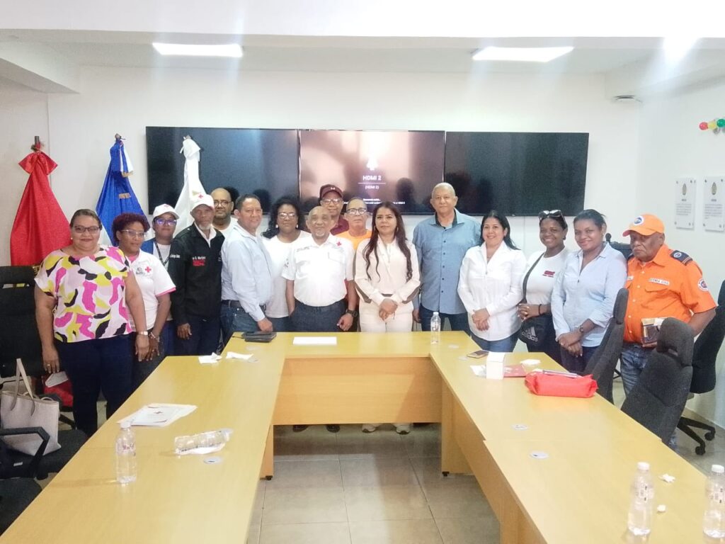 El Comité de Prevención, Mitigación y Respuesta ante Desastres (PMR) de Santo Domingo Oeste, dirigido por la vicealcaldesa Any Marte, realizó el pasado sábado 18 de octubre la capacitación “Introducción a la Gestión de Riesgos y Desastres”, con el objetivo de fortalecer la preparación del municipio ante emergencias