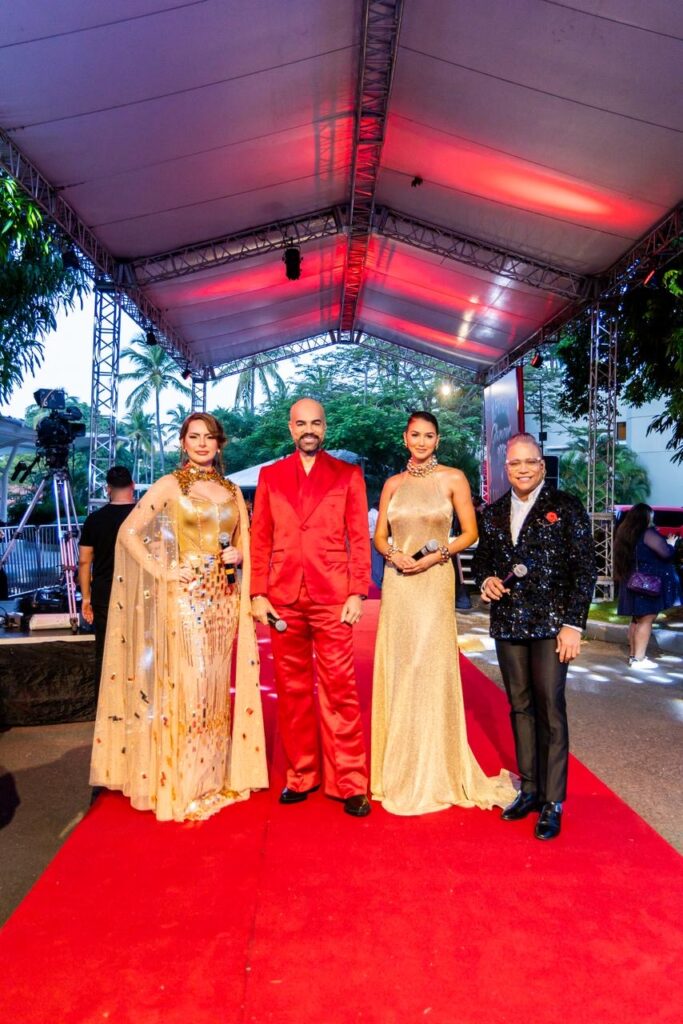 Premios Glamour Music Awards 2025 celebró su majestuosa gala de premiación desde el Teatro La Fiesta del Hotel Jaragua, donde la música, la comunicación y el arte dominicano brillaron con esplendor. El evento fue transmitido a todo el país a través de Telecentro, canal 13, y para los Estados Unidos mediante Telemicro Internacional, llevando la magia del talento nacional a nivel internacional.