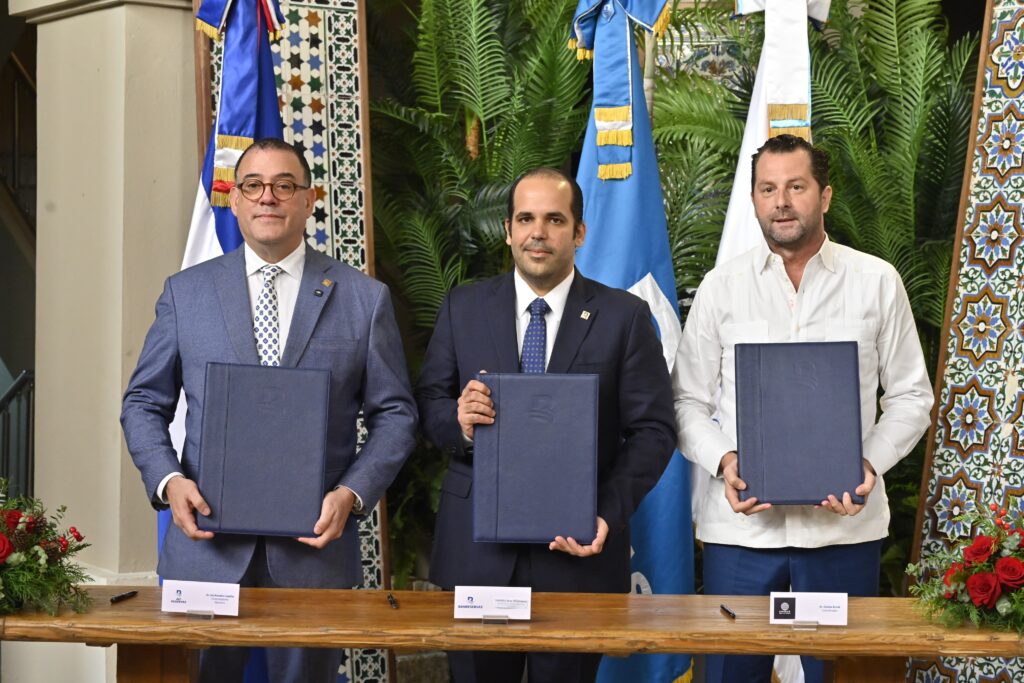 Santo Domingo, D. N. –La Administradora de Fondos de Inversión Reservas (AFI
Reservas) firmó este jueves un acuerdo para ofrecer tarifas preferenciales a los
comercios integrantes de los Grupos Unidos por la Zona Colonial que usan los
servicios del Parqueo Plaza Zona Colonial.