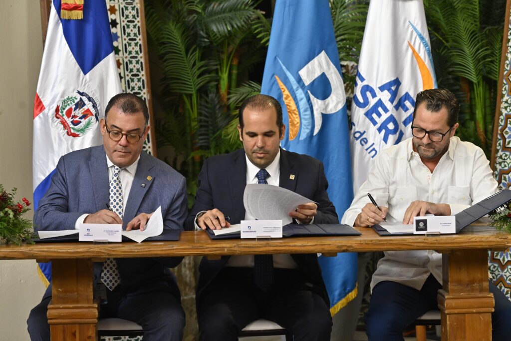 Santo Domingo, D. N. –La Administradora de Fondos de Inversión Reservas (AFI
Reservas) firmó este jueves un acuerdo para ofrecer tarifas preferenciales a los
comercios integrantes de los Grupos Unidos por la Zona Colonial que usan los
servicios del Parqueo Plaza Zona Colonial.