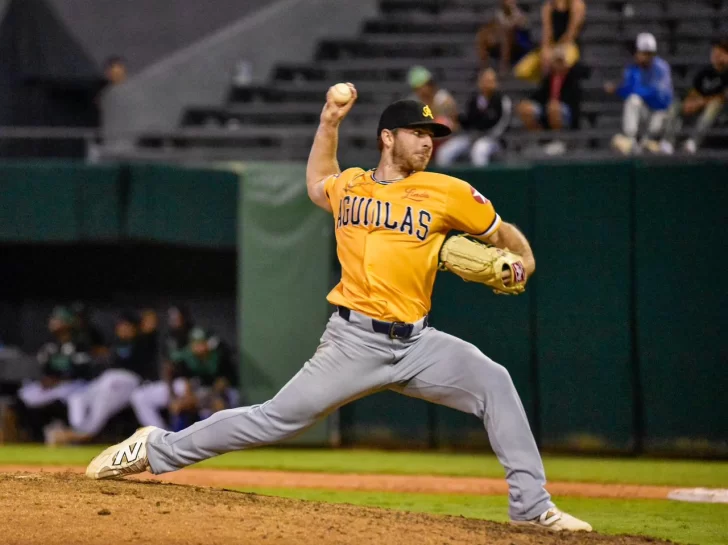 Las Águilas Cibaeñas unieron una seguidilla de carreras durante cuatro entradas para rebasar a las Estrellas Orientales en ruta a una victoria cinco carreras por tres.