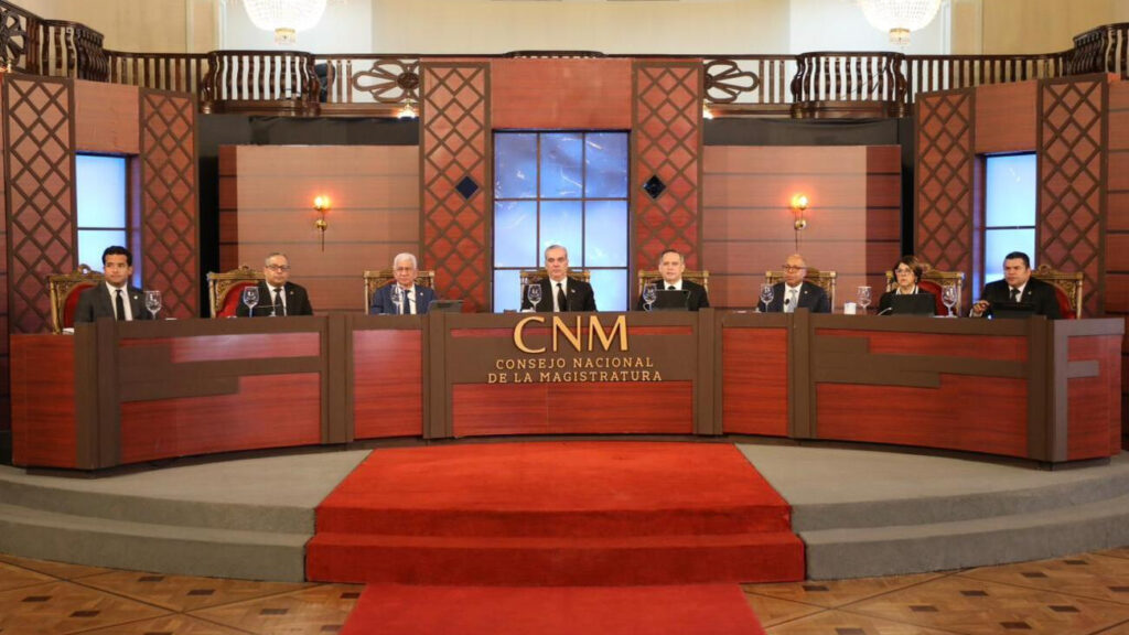 En estos momentos, el presidente Luis Abinader, encabeza la reunión del Consejo Nacional de la Magistratura (CNM), un trascendental encuentro en el que se celebran las vistas públicas destinadas a seleccionar a los nuevos jueces que integrarán la Suprema Corte de Justicia (SCJ) y el Tribunal Superior Electoral (TSE), fortaleciendo así la institucionalidad y la democracia del país.