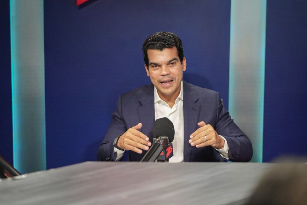 - El director ejecutivo del Instituto Nacional de Agua Potable y Alcantarillados (Inapa), Wellington Arnaud, resaltó que, a diferencia del año 2019, hoy más de 2.5 millones de ciudadanos más cuentan con agua potable en sus hogares.