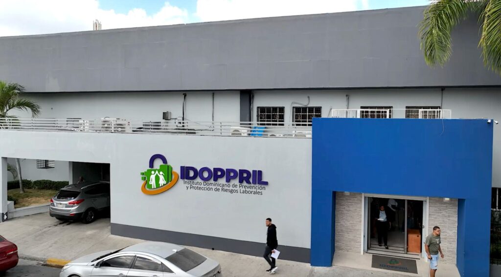 El Instituto Dominicano de Prevención y Protección de Riesgos Laborales (IDOPPRIL) comunicó a los pensionados por discapacidad del Distrito Nacional, Gran Santo Domingo, así como de las regiones norte, este y sur del país, que los pagos correspondientes al corriente mes se realizarán mediante la modalidad de cheques nominativos.