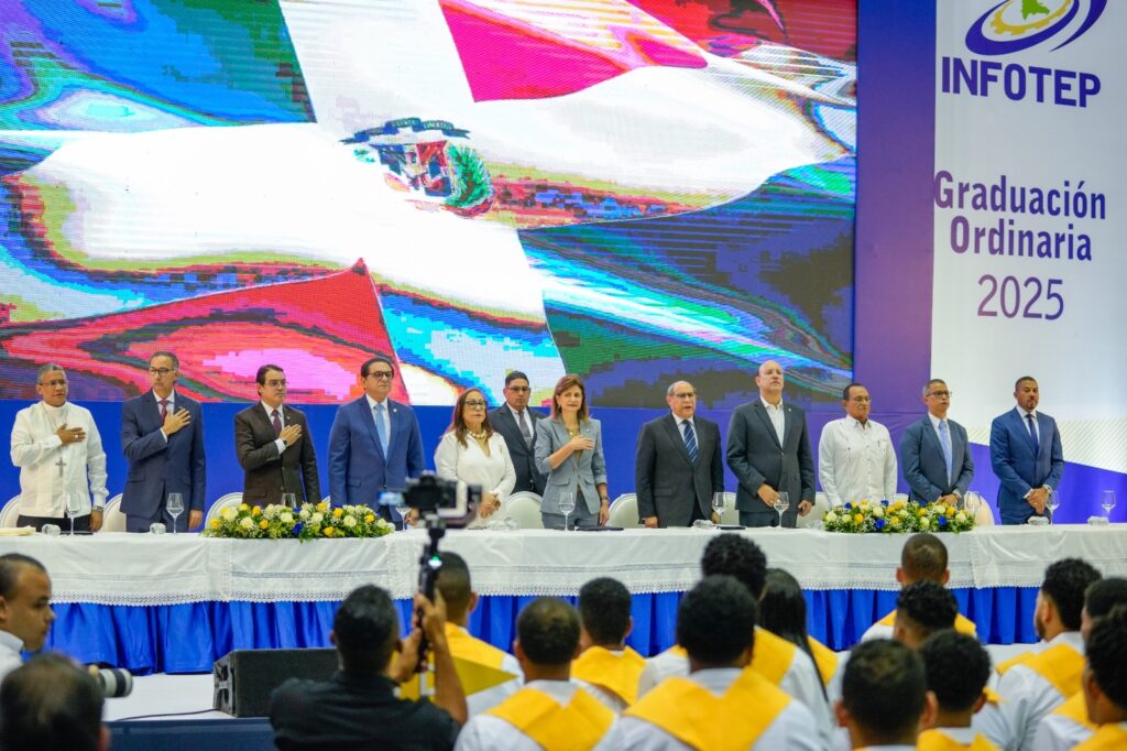  El Instituto Nacional de Formación Técnico Profesional (INFOTEP) celebró su gran Graduación Ordinaria Regional del Cibao 2025, donde mil 477 nuevos técnicos recibieron sus títulos en distintas áreas productivas.