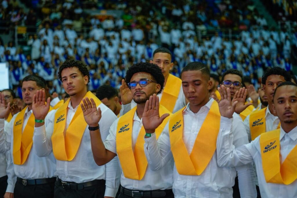  El Instituto Nacional de Formación Técnico Profesional (INFOTEP) celebró su gran Graduación Ordinaria Regional del Cibao 2025, donde mil 477 nuevos técnicos recibieron sus títulos en distintas áreas productivas.