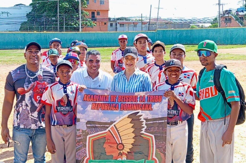 Durante este fin de semana, el dirigente comunitario y jurista Vinicio Aquino realizó un amplio recorrido por diversos sectores del municipio Santo Domingo Oeste, donde llevó soluciones concretas y un mensaje de esperanza a cientos de munícipes que se sumaron a cada visita.
