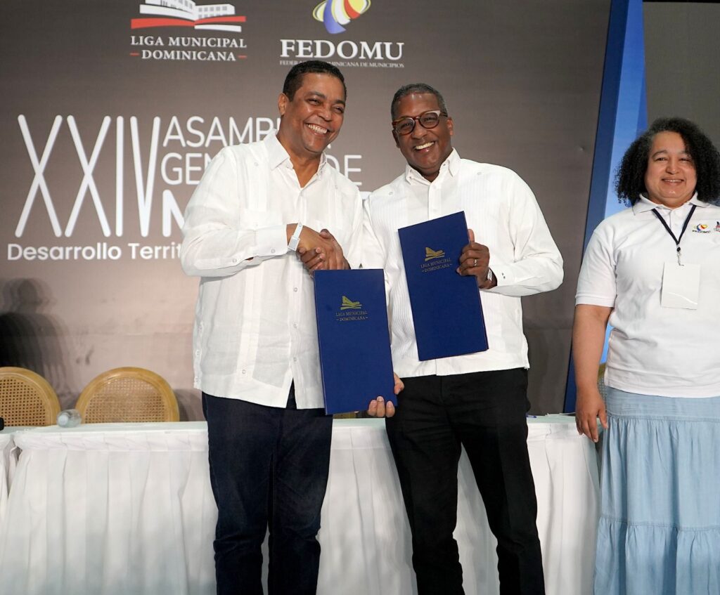 Con el objetivo de elevar los niveles de seguridad y capacitación en los gobiernos locales, el Instituto Dominicano de Prevención y Protección de Riesgos Laborales (IDOPPRIL), la Liga Municipal Dominicana (LMD) y el Centro Internacional de Formación de Autoridades y Líderes – República Dominicana (CIFAL-RD) firmaron un convenio de cooperación técnica que impactará directamente a miles de trabajadores municipales en todo el país.