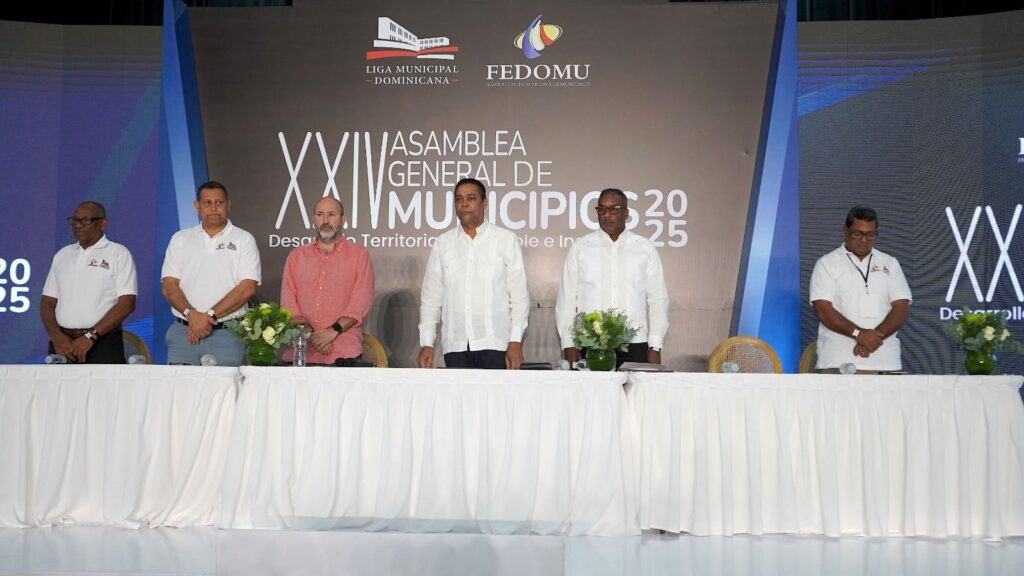 Con el objetivo de elevar los niveles de seguridad y capacitación en los gobiernos locales, el Instituto Dominicano de Prevención y Protección de Riesgos Laborales (IDOPPRIL), la Liga Municipal Dominicana (LMD) y el Centro Internacional de Formación de Autoridades y Líderes – República Dominicana (CIFAL-RD) firmaron un convenio de cooperación técnica que impactará directamente a miles de trabajadores municipales en todo el país.