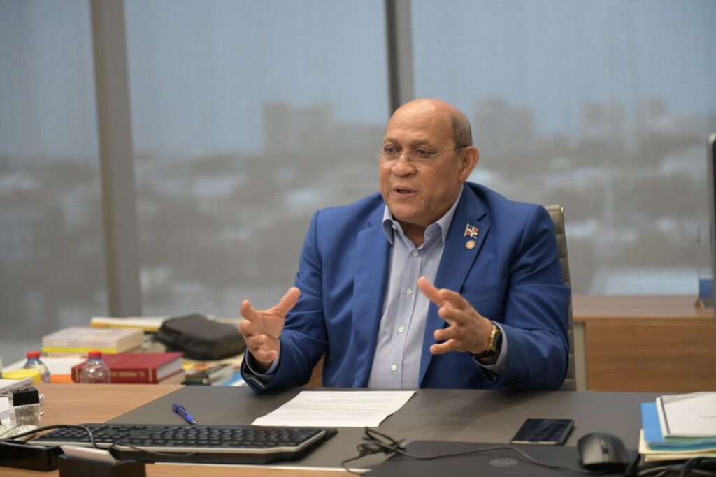 En ocasión del Día Nacional del Larimar, que se celebra cada 22 de noviembre según la Ley No. 17-18, el Instituto Nacional de Formación Técnico Profesional (INFOTEP) destaca su rol fundamental en la formación de mano de obra altamente calificada para la transformación de esta piedra semipreciosa, única en el mundo y exclusiva de la República Dominicana.