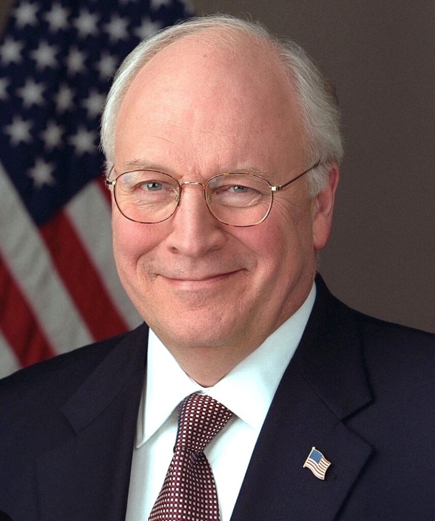 Dick Cheney, ex vicepresidente de los Estados Unidos que sirvió junto al presidente George W. Bush, ha fallecido a los 84 años, según informó su familia en un comunicado. El deceso se produjo a causa de complicaciones de neumonía y enfermedades cardíacas y vasculares. 